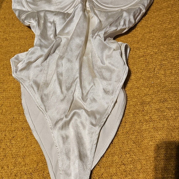 Lingerie - Picture 2 of 3